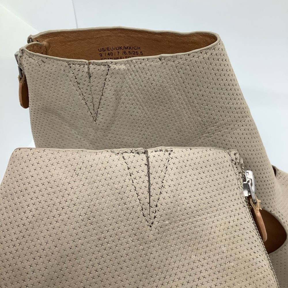 GENTLE SOULS ROAN ANKLE SANDAL BY KENNETH COLE - Picture 6 of 8